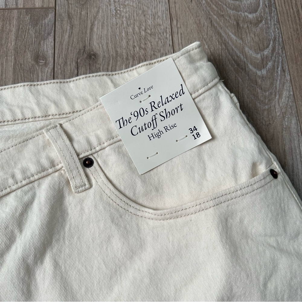 NEW Abercrombie & Fitch The 90s Relaxed Cutoff Short
High Rise size 18 cream - Picture 3 of 9